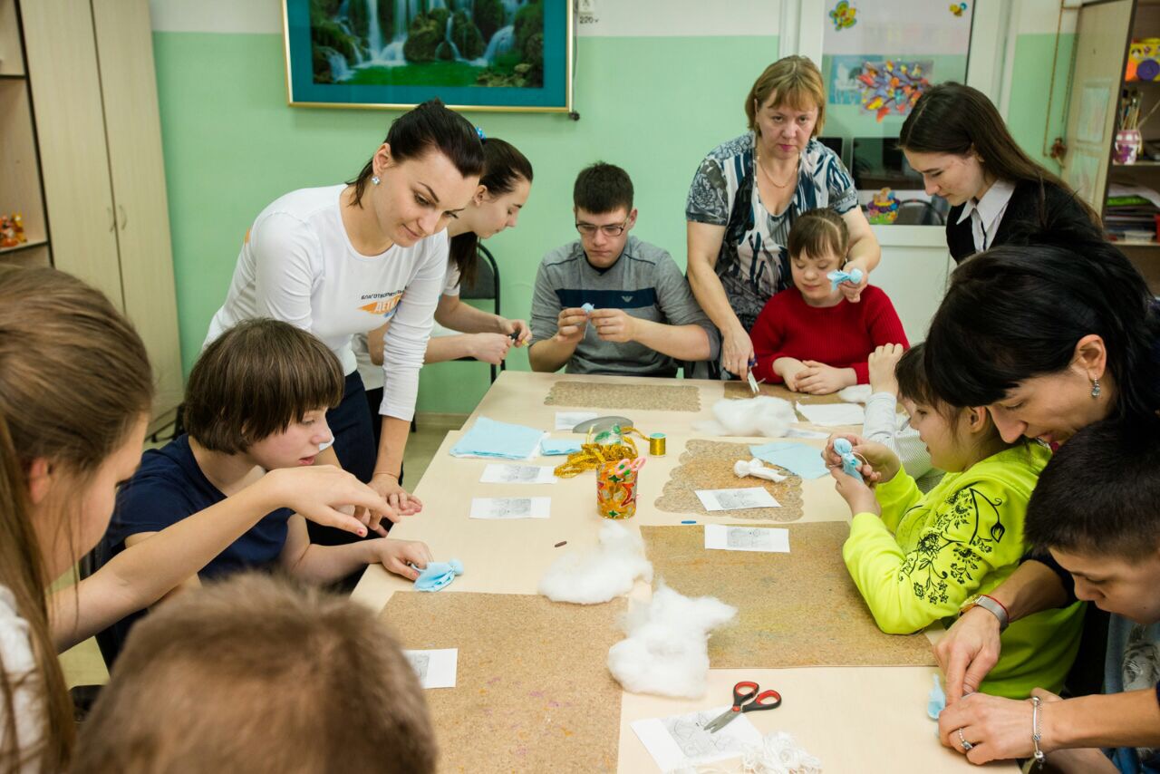 Родительский урок в школе. Коррекционные занятия в школе. Коррекционная школа для детей с умственной отсталостью. Школы для умсвенноотсталых детей. Коррекционные учреждения.