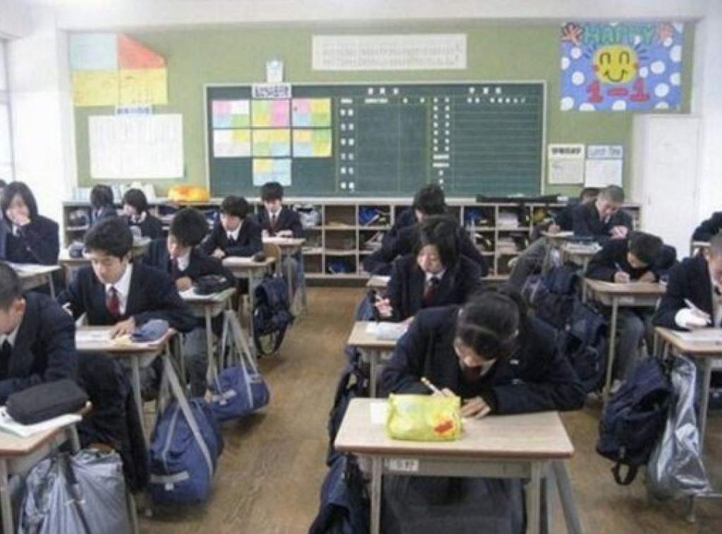 Японские старшие школы. Школа в Японии средняя школа. Японский класс в школе. Японские классы в школе. Младшая школа в Японии.