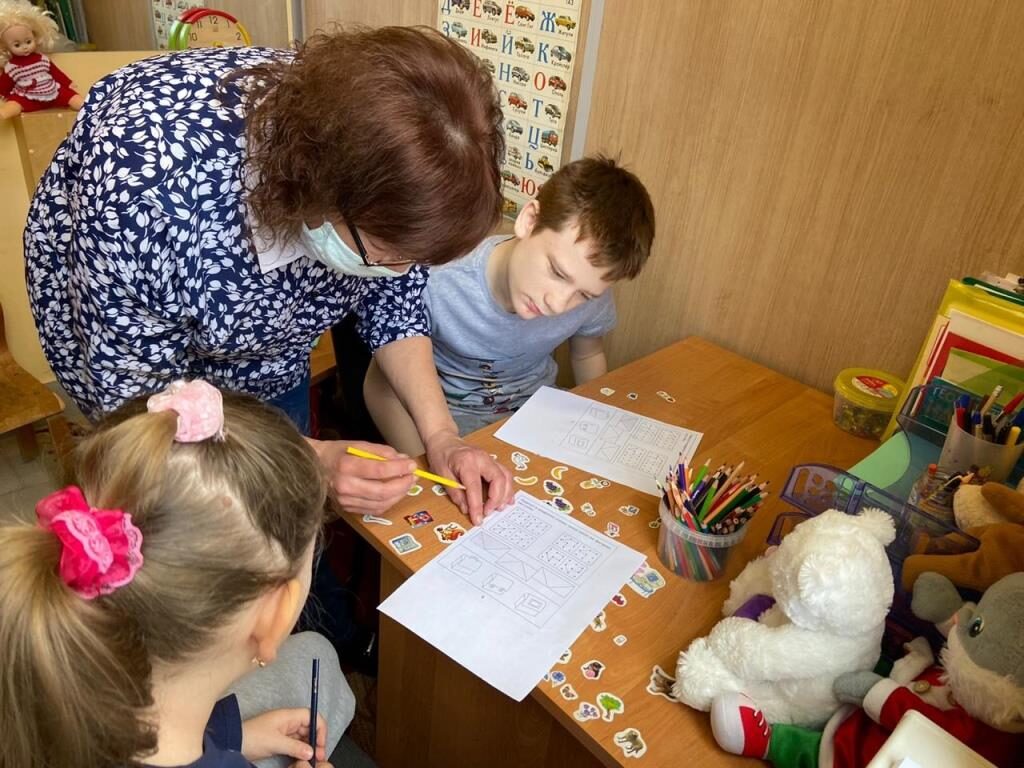 Социальная работа с семьями детей инвалидов. ЦСРИДИ Красносельского района. Занятия с детьми инвалидами. Индивидуальные занятия с дошкольниками. Развивающие занятия для детей инвалидов.